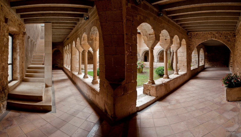 Claustre del Monestir de Santa de Maria de Cervià (s.XI)