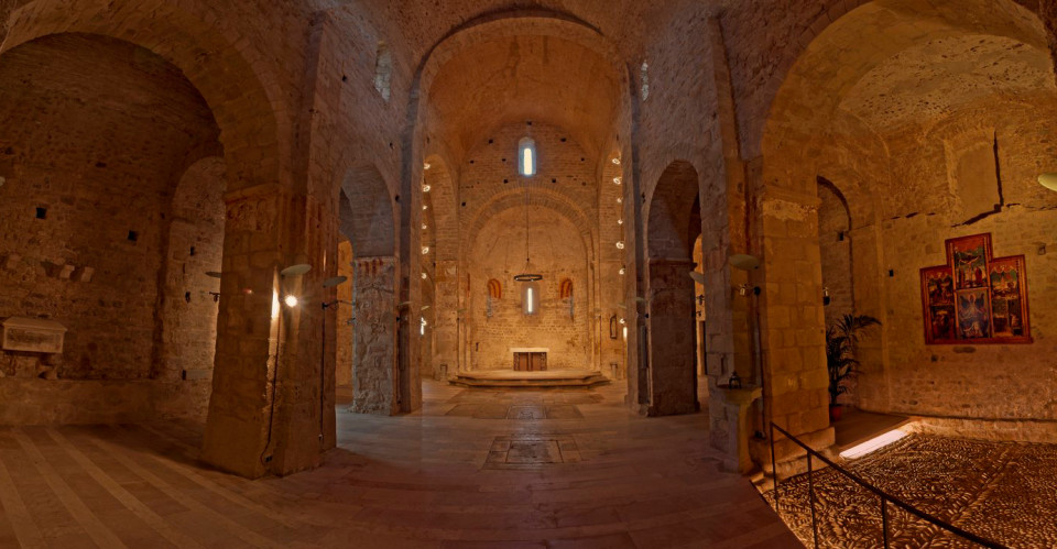 Església romànica del Monestir de Santa Maria de Cervià, fundada el 1053.