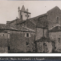 Vista dels absis del monestir de Santa Maria i d’una part de les dependències monacals